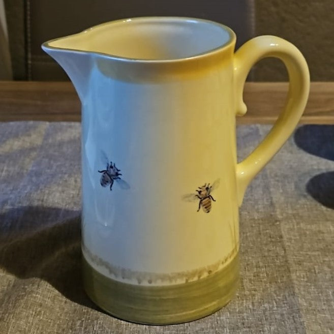 Zeller Keramik Biene: Teetasse / Tasse mit Unterteller (Kopie) (14957719028036)