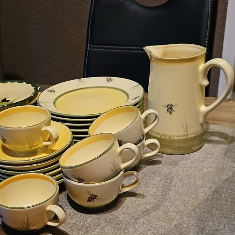 Zeller Keramik Biene: Kaffeetasse / Tasse mit Unterteller (Kopie) (14957695435076) (14957719028036)