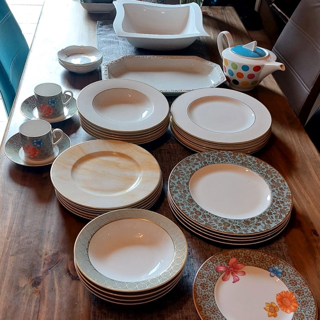 Villeroy & Boch Wonderful World: Teekanne / Kanne mit bunten Punkten (15050366615876)