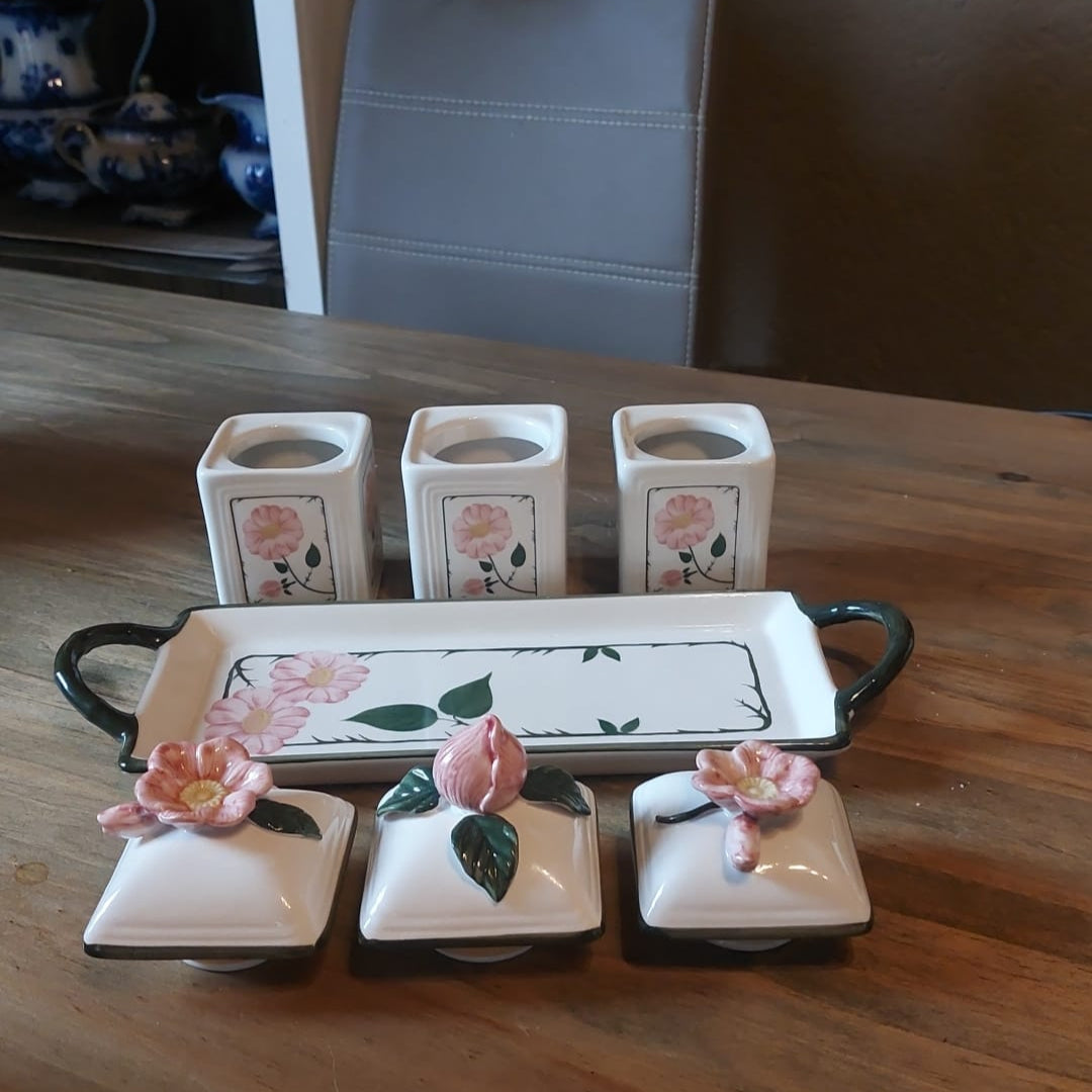 Villeroy & Boch Wildrose: Tablett mit drei Marmeladendosen Charm (14900476248388)