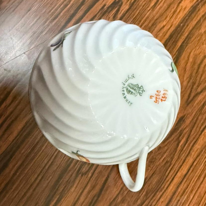 Nymphenburg Welle gerippt: Teetasse / Tasse mit Unterteller - Motiv 17 (15113667805508)