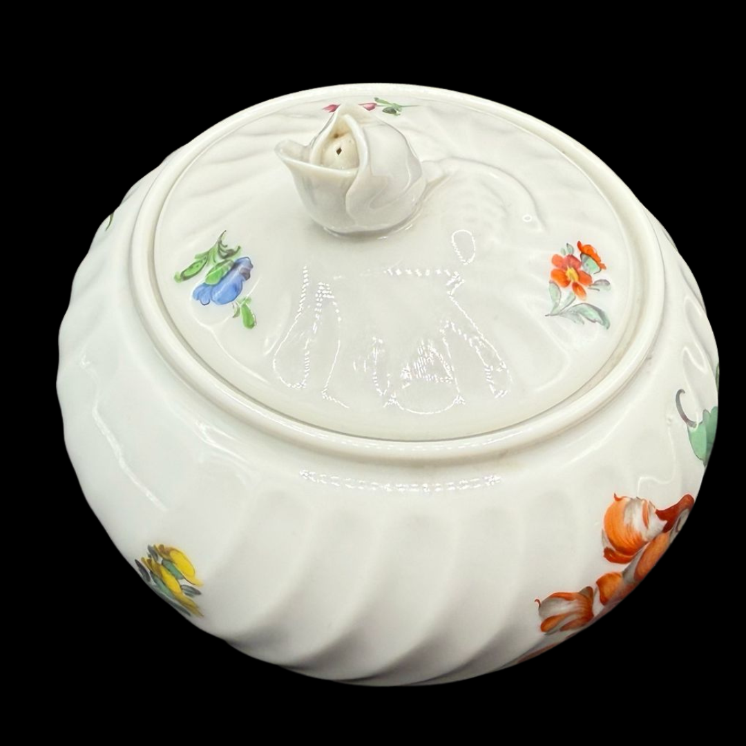 Nymphenburg Welle gerippt: Zuckerdose (15149137363268)