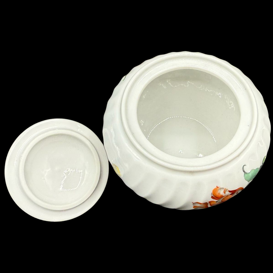Nymphenburg Welle gerippt: Zuckerdose (15149137363268)