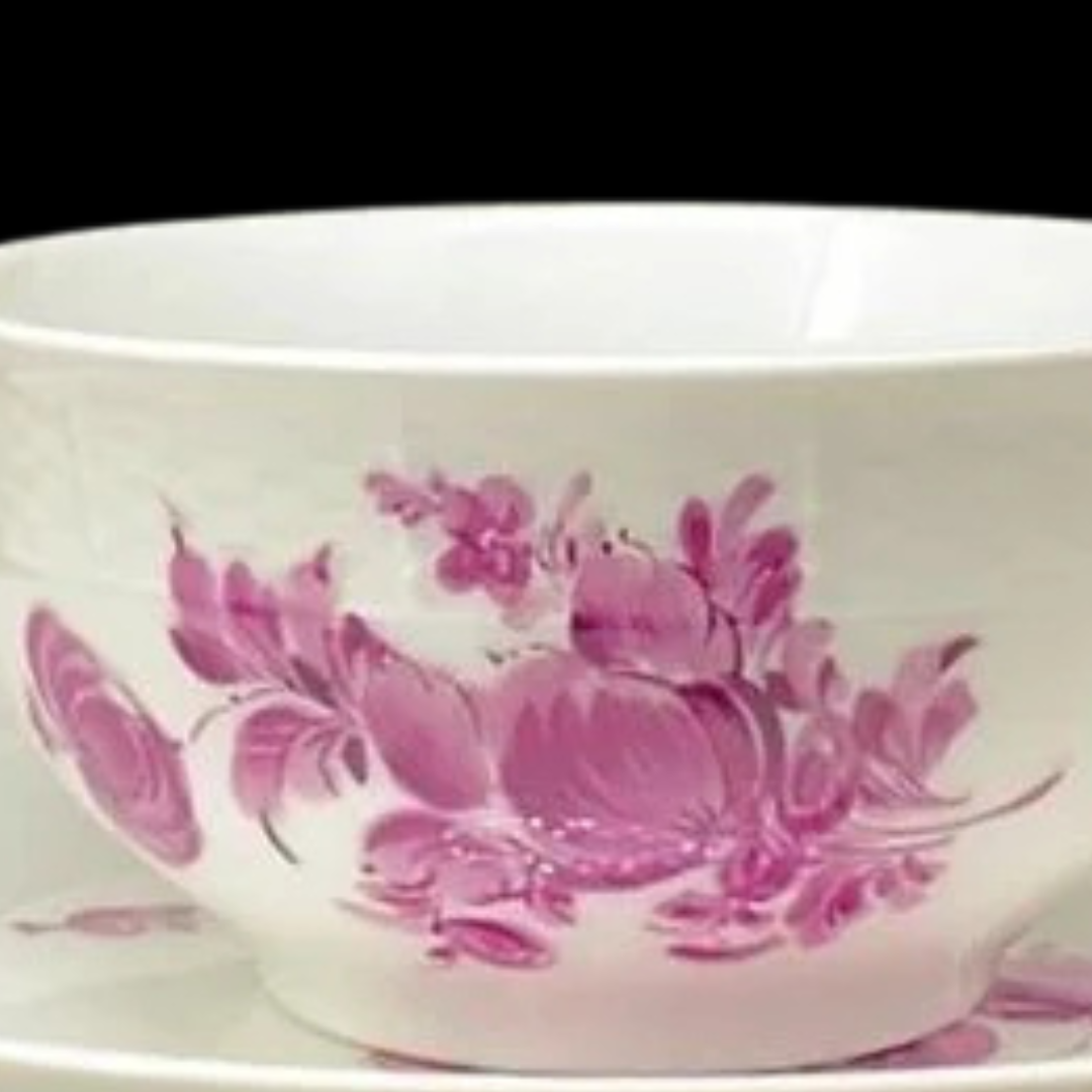 Nymphenburg Blumendekor purpur Korbrand: Teetasse / Tasse mit Unterteller (7121058988169)