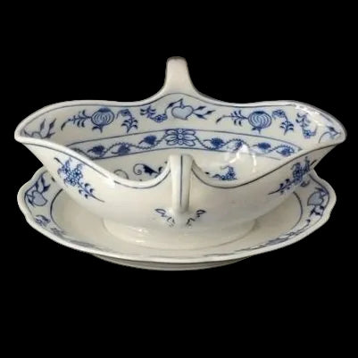 Dubi Eichwald Czechoslovakia Original Zwiebelmuster: Sauciere Dubi Eichwald Czechoslovakia (7120921886857)