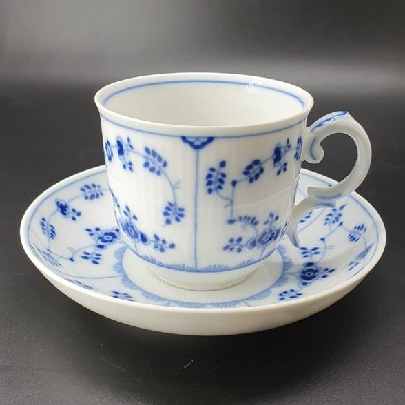 Höchst Residenz Amalienburg: Kaffeetasse / Tasse mit Unterteller Höchster Porzellan-Manufaktur (7121075699849)