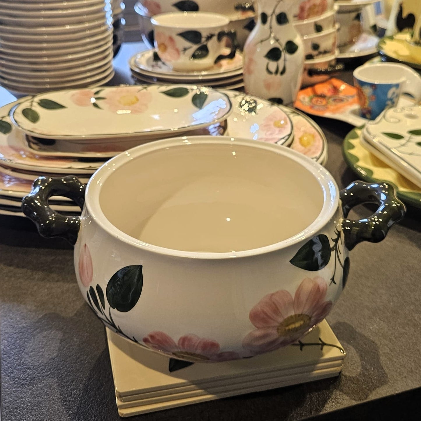 Villeroy & Boch Wildrose: Terrine / Schüssel mit Deckel ohne Deckel - mittel