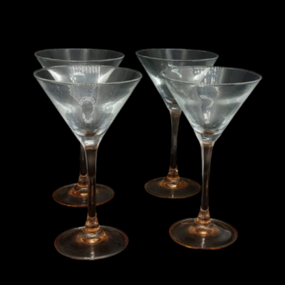 Vier Aperitifgläser / Gläser Aperitif mit rosa Stiel