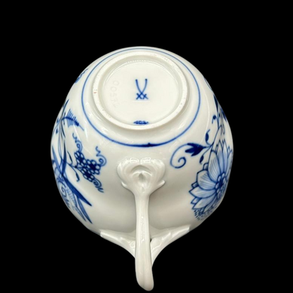 Meissen Zwiebelmuster: Kaffeetasse / Tasse mit Unterteller (9524100694340)