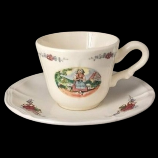Sarreguemines Obernai France: Kaffeetasse / Tasse mit Unterteller - Tracht (15239188283716)