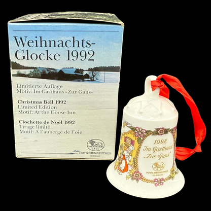Hutschenreuther Weihnachtsglocke: 1992 Im Gastahaus- neu und in OVP (15295416860996)