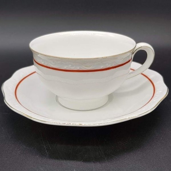 KPM Rubens rot: Kaffetasse / Tasse mit Unterteller