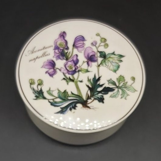 Villeroy & Boch Botanica: Deckeldose 10 cm Aconitum Villeroy & Boch (7120826302601)