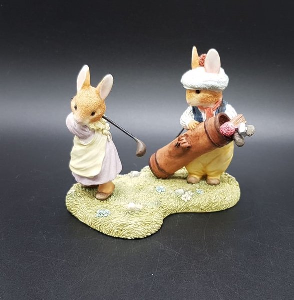 Villeroy & Boch Foxwood Tales Figur Sports at Foxwood: Katie & Rue - A good swing Villeroy & Boch (7120957603977)