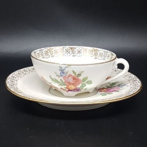 Limoges La Gazelle: Teetasse / Tasse mit Unterteller (Blumendekor) Limoges (7121024286857)