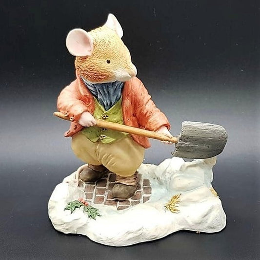 Villeroy & Boch Foxwood Tales Figur Winter at Foxwood: Mr. Mouse mit Schippe Villeroy & Boch (7120965664905)