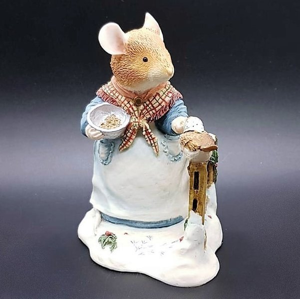 Villeroy & Boch Foxwood Tales Figur Winter at Foxwood: Mrs. Mouse Seeds of Kindness Villeroy & Boch (7120965533833)