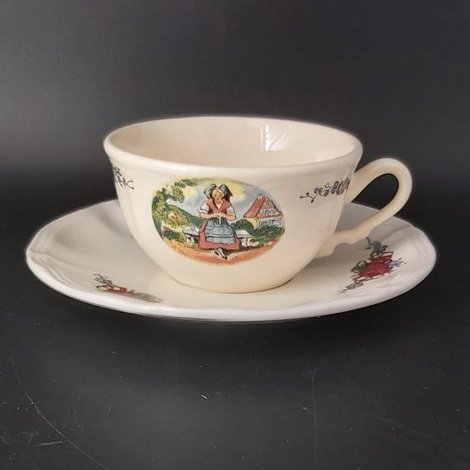 Sarreguemines Obernai France: Teetasse / Tasse mit Unterteller - Tracht Sarreguemines (7121090019465)