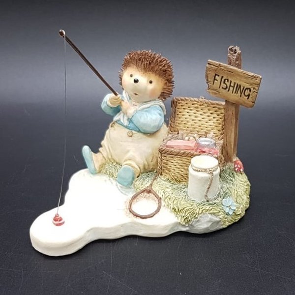 Villeroy & Boch Foxwood Tales Figur Sports at Foxwood: Willy Hedgehog Fishing / Angler Villeroy & Boch (7120957309065)