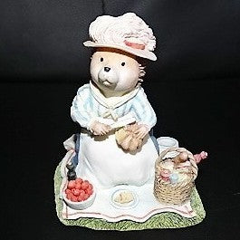 Villeroy & Boch Foxwood Tales Figur: Picnic at Foxwood: Willy' s Mum Igelfigur Villeroy & Boch (7120841408649)