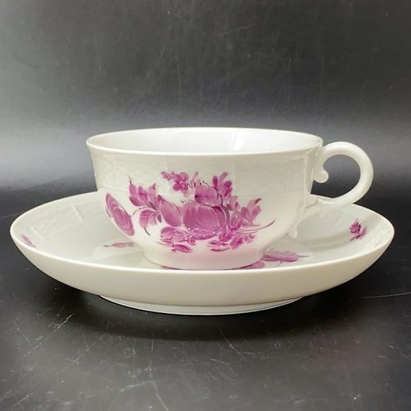 Nymphenburg Blumendekor purpur Korbrand: Teetasse / Tasse mit Unterteller Nymphenburg (7121058988169)